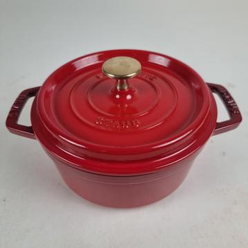 Staub Braadpan Ø 18 cm-1,7L in kersenrood beschikbaar voor biedingen