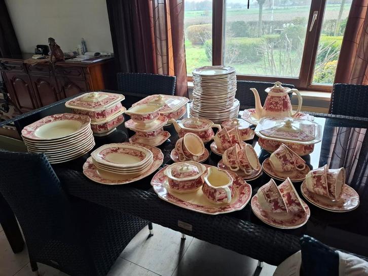 Rood Victoria Servies - Klassiek en Compleet, Huis en Inrichting, Keuken | Servies, Gebruikt, Compleet servies, Overige stijlen