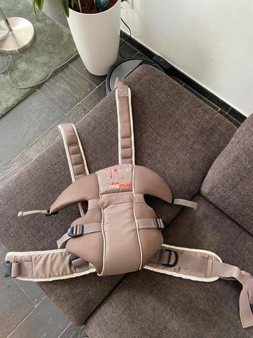 Babydrager voor beschikbaar voor biedingen