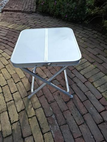 CAMPING TAFELJE OF CAMPING STOEL beschikbaar voor biedingen