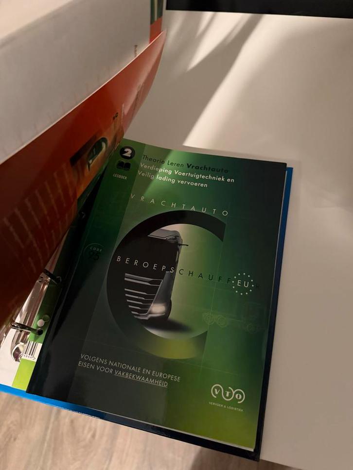 Theorie Leren Vrachtauto Boeken - Code 95, Boeken, Studieboeken en Cursussen, Zo goed als nieuw, MBO, Ophalen