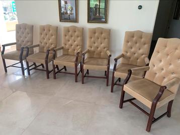Tekoop 6 hele mooie stoelen zie foto’s beschikbaar voor biedingen
