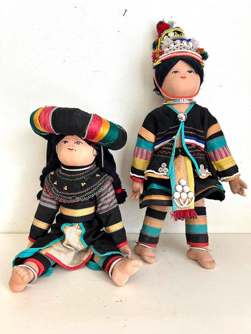 Twee textiel popen wereldpop Thailand Natione kleding, Verzamelen, Poppen, Pop, Ophalen