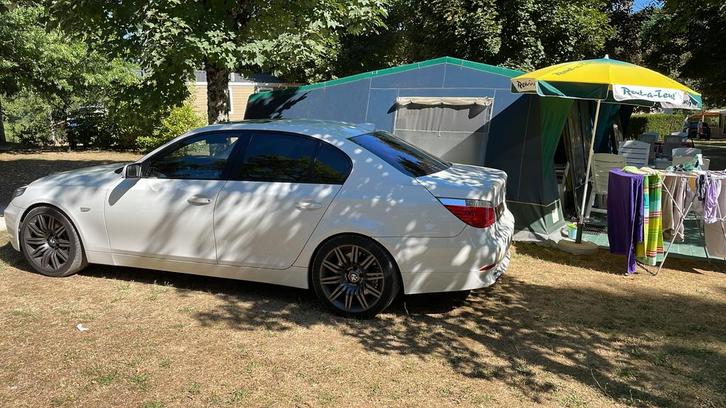 BMW 550i 2006 E60, Auto's, BMW, Particulier, 5-Serie, ABS, Achteruitrijcamera, Adaptieve lichten, Airbags, Alarm, Apple Carplay