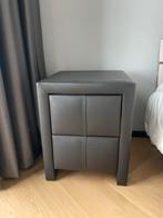 Donkerbruin lederlook nachtkastje met 2 lades, Huis en Inrichting, Slaapkamer | Nachtkastjes, Ophalen, Gebruikt, 55 tot 70 cm