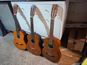 3 Akoestische Gitaren - Klassiek Model beschikbaar voor biedingen