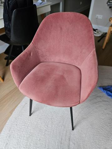 2x Roze Stoel - Goed & Compact (B58 H82 D45) beschikbaar voor biedingen