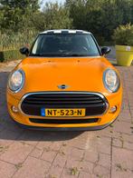 Orange Mini 1.5 Cooper 2017 met 136922 kilometer, Voorwielaandrijving, Overige kleuren, 4 stoelen, Origineel Nederlands