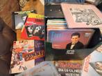 Partij singles 2 koffertjes met o.a Frans Bauer zie foto's, Ophalen, Gebruikt, Pop