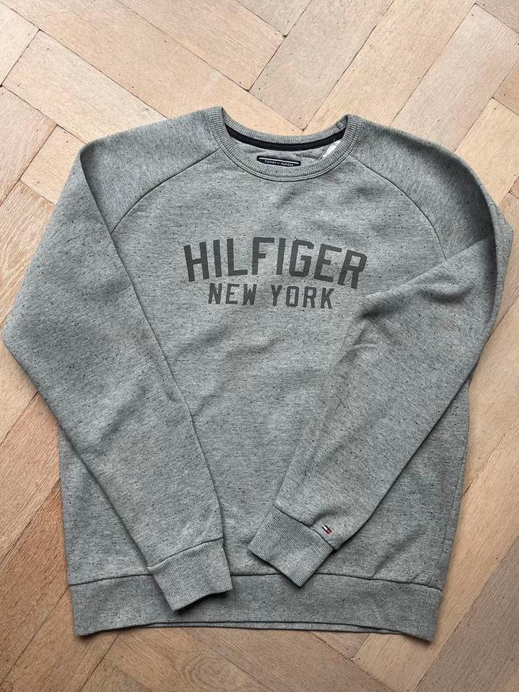 TOMMY HILFIGER grijze sweater mt XL (valt als M), Kleding | Heren, Truien en Vesten, Zo goed als nieuw, Maat 48/50 (M), Grijs