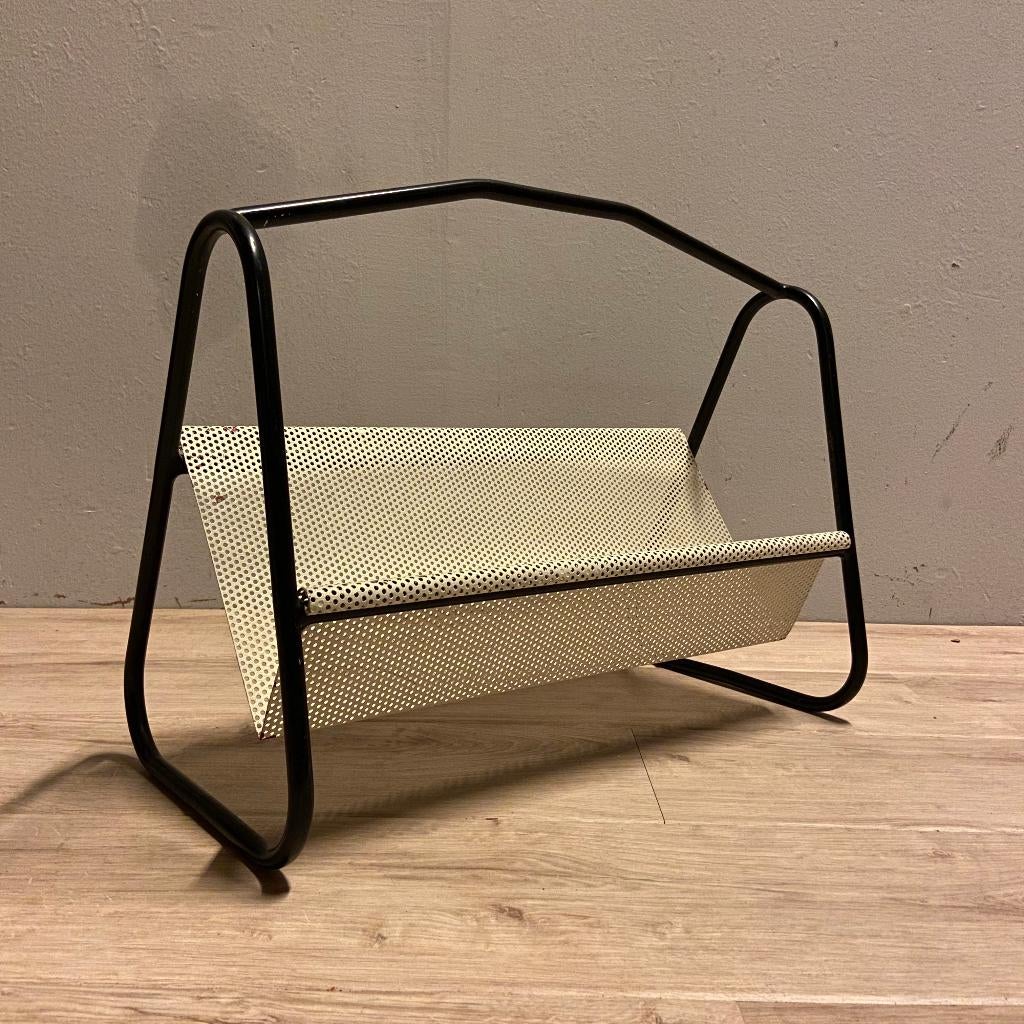 Jaren 50 60 vintage krantenrek Mategot Artimeta, Huis en Inrichting, Woonaccessoires | Krantenbakken en Lectuurbakken, Gebruikt