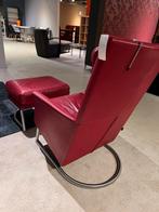 Leren fauteuil met bijpassende hocker, Ophalen, 75 tot 100 cm, Zo goed als nieuw, Metaal
