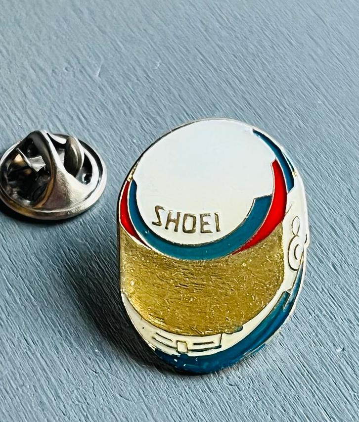 Shoei Helm Pin - Zeldzaam Verzamelobject!, Verzamelen, Speldjes, Pins en Buttons, Zo goed als nieuw, Ophalen of Verzenden