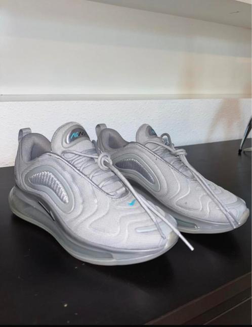 Nike Air 270, Kleding | Dames, Schoenen, Zo goed als nieuw, Sneakers of Gympen, Grijs, Verzenden