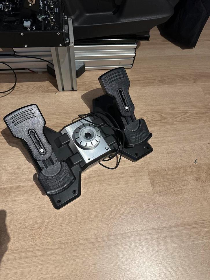 Logitech Rudder Pedalen, Computers en Software, Joysticks, Zo goed als nieuw, Ophalen of Verzenden