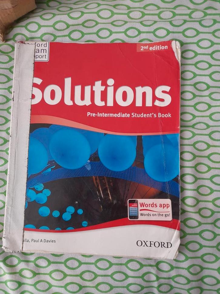Solutions Pre-Intermediate Student's Book, Boeken, Studieboeken en Cursussen, Gelezen, Niet van toepassing, Alpha, Ophalen of Verzenden