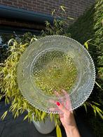 Vintage (taart)schaal bewerkt glas,zgan, Ophalen of Verzenden