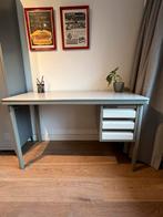 Vintage stalen bureautje, Huis en Inrichting, Ophalen, Gebruikt, Bureau