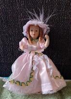 Mooi  popje 1:12 poppenhuis, Ophalen of Verzenden, Zo goed als nieuw, Pop