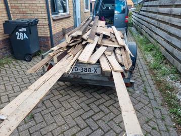 Gratis hout voor in de kachel beschikbaar voor biedingen