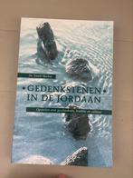 Gedenkstenen in de jordaan, Ophalen of Verzenden, Zo goed als nieuw, Ewald Mackay, Christendom | Protestants
