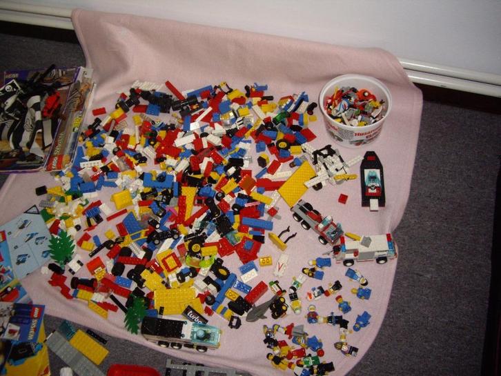 heel veel lego  met bouwplaatjes, Kinderen en Baby's, Speelgoed | Duplo en Lego, Zo goed als nieuw, Lego, Ophalen of Verzenden