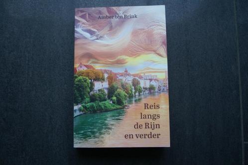 REIS LANGS de RIJN en VERDER... Amber ten Brink.. (2023), Boeken, Literatuur, Zo goed als nieuw, Nederland, Ophalen of Verzenden