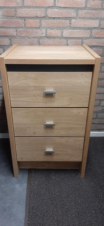 Ladenkastje met 3 laden  beschikbaar voor biedingen