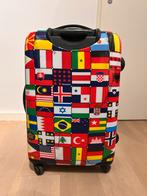 Koffer met landenvlaggen, Sieraden, Tassen en Uiterlijk, Koffers, Wieltjes, Gebruikt, 50 tot 60 cm, Hard kunststof