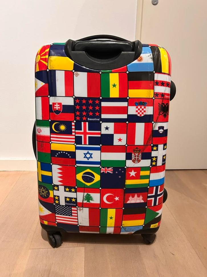 Koffer met landenvlaggen, Sieraden, Tassen en Uiterlijk, Koffers, Gebruikt, Hard kunststof, 50 tot 60 cm, 35 tot 45 cm, Slot, Uitschuifbare handgreep