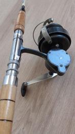 TWEE VINTAGE BOOTHENGELS MET MOLENS, Watersport en Boten, Hengelsport | Algemeen, Ophalen, Gebruikt, Complete hengel