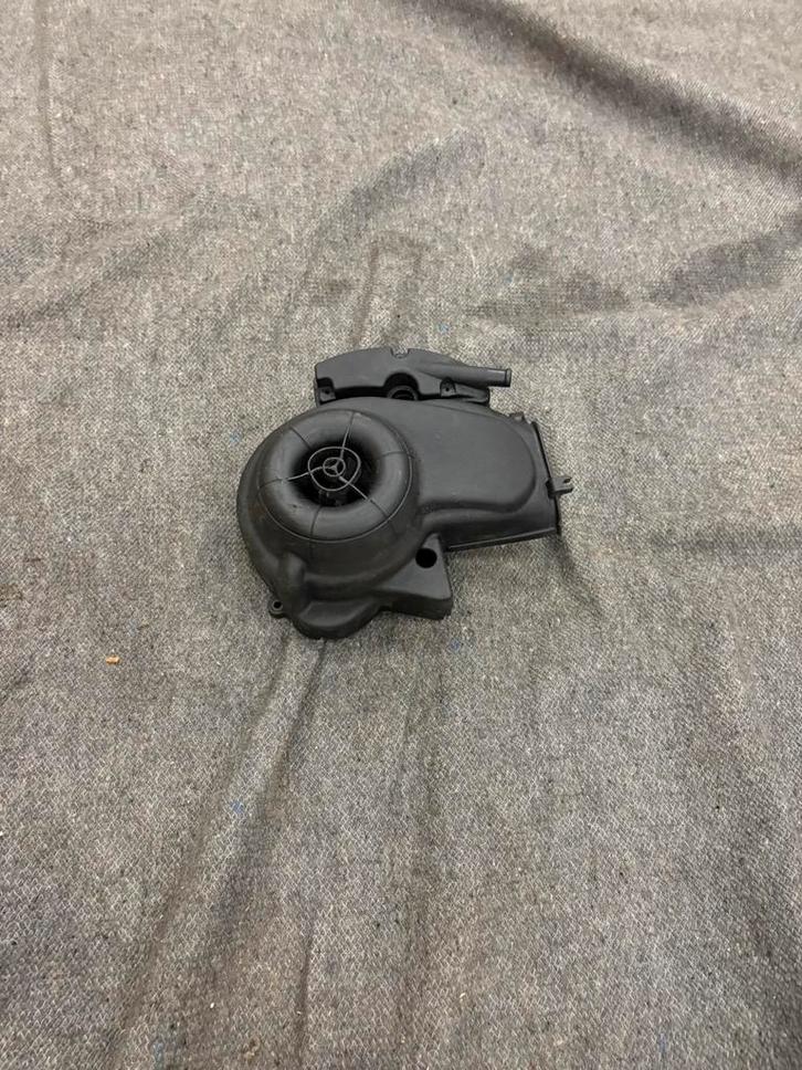 Piaggio 4takt koelkap, Fietsen en Brommers, Brommeronderdelen | Algemeen, Zo goed als nieuw, Kap, Ophalen of Verzenden