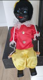 Vintage zwarte piet  pop op schommel jaren 70! Etalage, Diversen, Sinterklaas, Ophalen, Gebruikt
