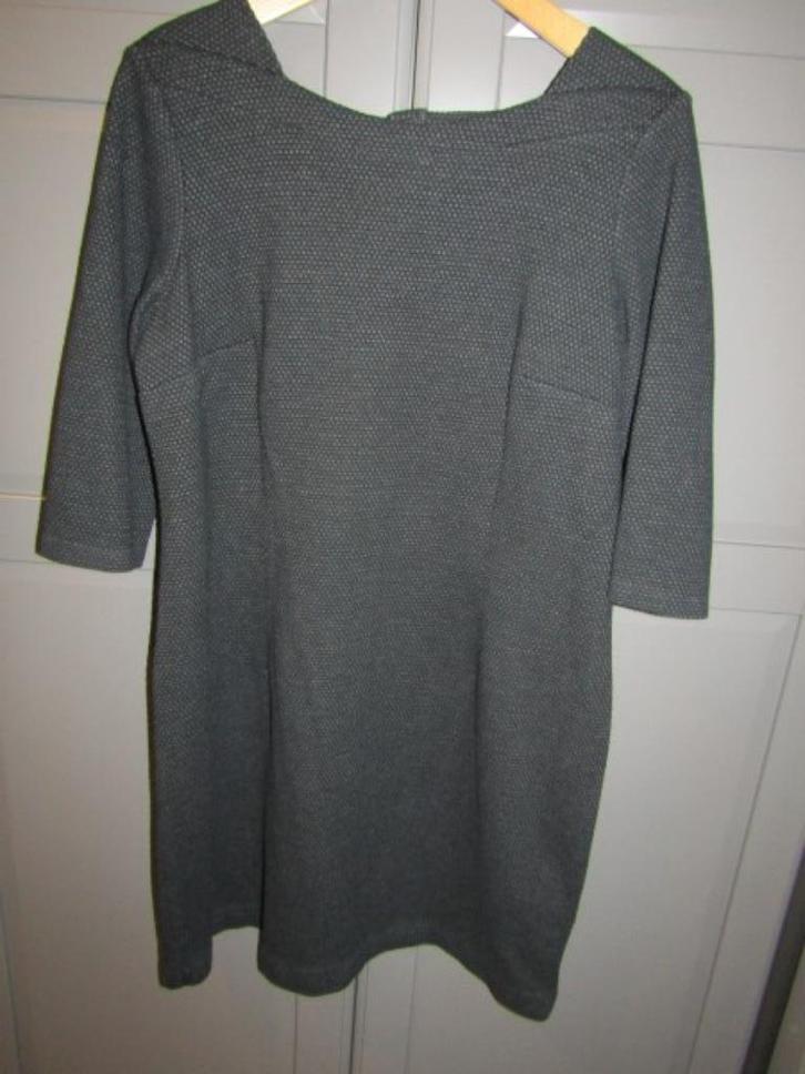 G304 Tom Tailor mt 46 jurk grijs zwart reliëf, Kleding | Dames, Jurken, Zo goed als nieuw, Maat 46/48 (XL) of groter, Grijs, Boven de knie