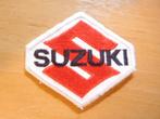 mooi stoffen opnaai embleem SUZUKI 7,5 x 7 cm, Ophalen of Verzenden, Auto's