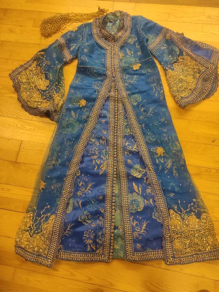 Prachtige handgemaakte Marokkaanse trouwjurk, Kleding | Dames, Carnavalskleding en Feestkleding, Zo goed als nieuw, Kleding, Huwelijk