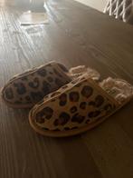 Originele Ugg pantoffels in een panterprint mt 37, Kleding | Dames, Schoenen, UGG, Bruin, Ophalen of Verzenden, Zo goed als nieuw
