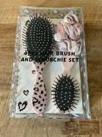 2 Kinderhaarborstels en een wokkel ( nieuw), Ophalen of Verzenden, Nieuw, Kam of Borstel