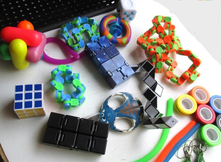 Fidget Behendigheidsspellen~Doos vol~Diversen en puzzel, Hobby en Vrije tijd, Denksport en Puzzels, Zo goed als nieuw, Rubik's of 3D-puzzel