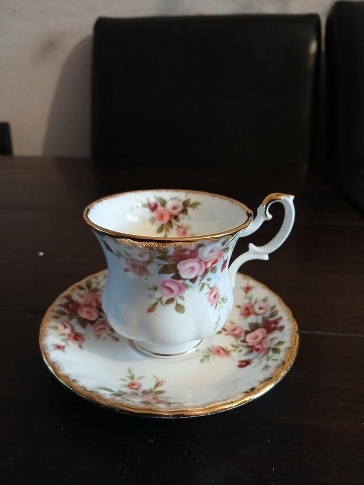 Royal Albert Cottage Garden dames kop en schotel, Huis en Inrichting, Keuken | Servies, Zo goed als nieuw, Kop(pen) en/of Schotel(s)