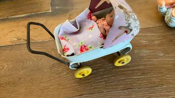 Oud blikken poppenwagentje! beschikbaar voor biedingen