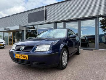 Volkswagen Bora 1.6 77KW 2001 Blauw nette auto nieuwe APK! beschikbaar voor biedingen