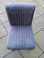 2 Grijze barkrukken met metalen frame, 60 tot 90 cm, Ophalen of Verzenden, Zo goed als nieuw, Metaal