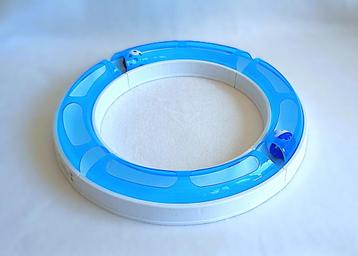 Leuke ronde wit-blauwe speelrails met 2 balletjes- 36x5 cm beschikbaar voor biedingen
