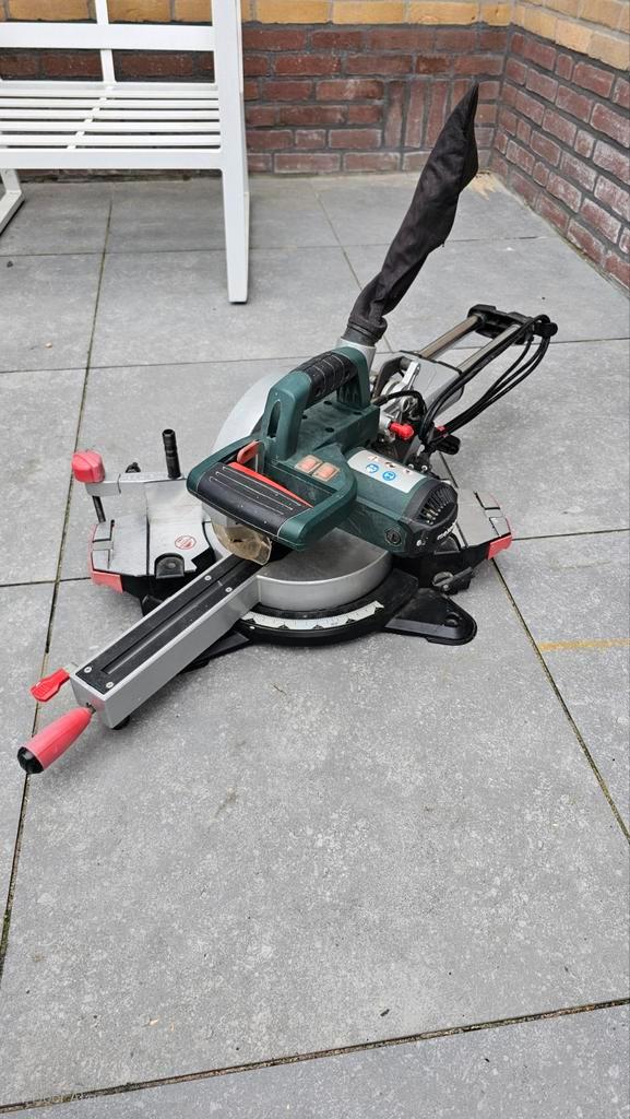 Metabo KGS 216 M Afkortzaag met trekfunctie, Doe-het-zelf en Verbouw, Gereedschap | Zaagmachines, Gebruikt, Afkortzaag, 1200 watt of meer