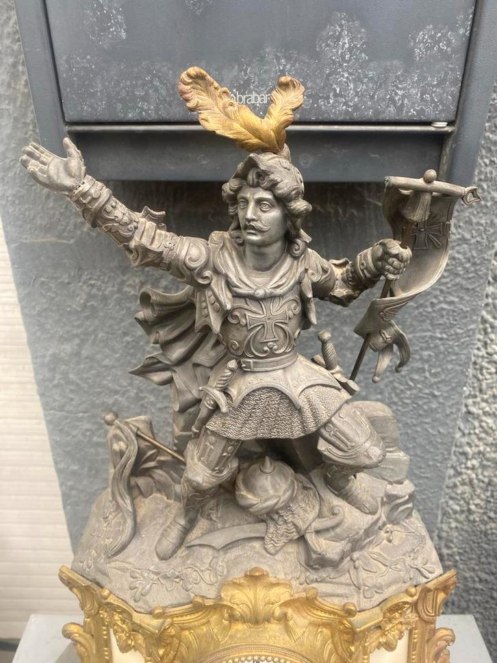 Antieke klok Neo-Rococo krijger pendule, uit Frankrijk, Antiek en Kunst, Antiek | Klokken, Ophalen of Verzenden