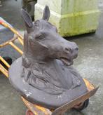levensgroot oud paardenhoofd in gips, Ophalen