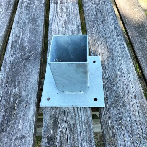 Robuuste schutting paalhouders op voetplaat, Tuin en Terras, Schuttingen, Nieuw, IJzer, Ophalen