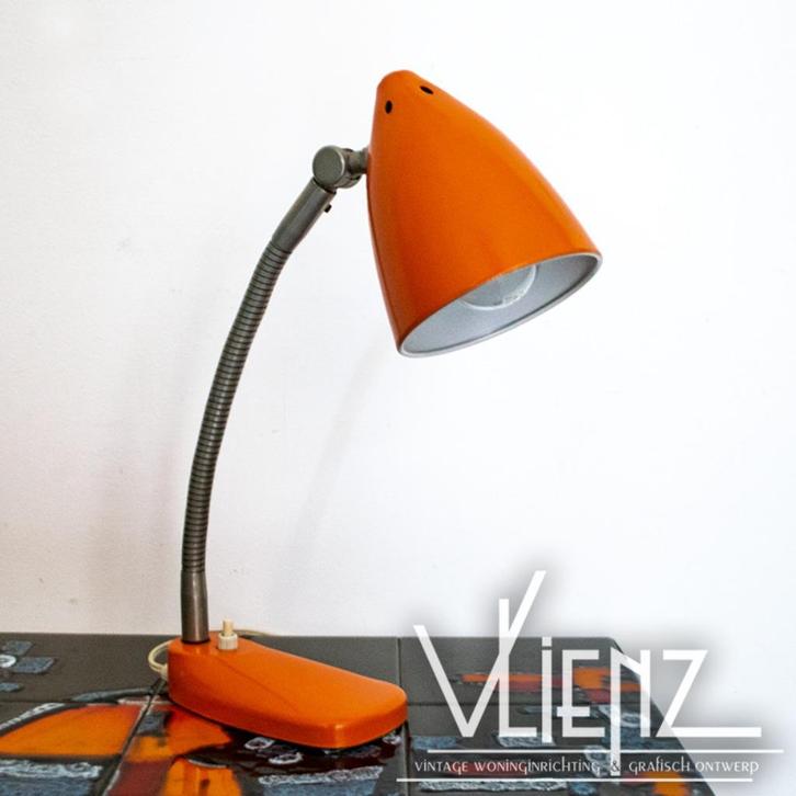 Vintage Mid Century oranje bureaulamp H. Busquet Hala Zeist, Huis en Inrichting, Lampen | Tafellampen, Gebruikt, Minder dan 50 cm