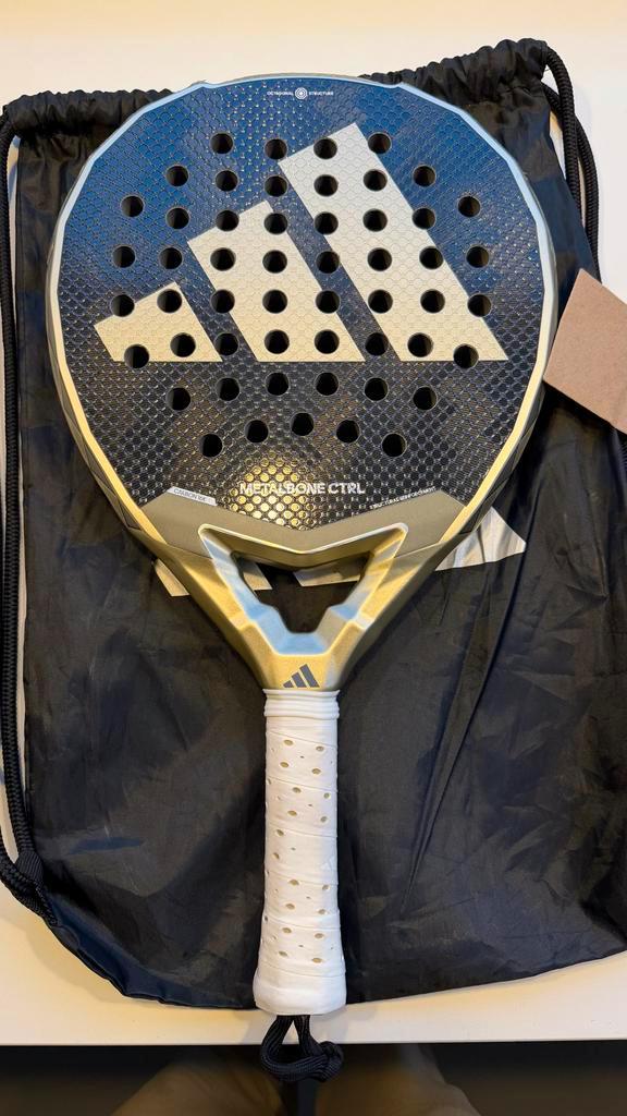 Adidas Metalbone CTRL 3.4 2025 Padelracket - Nieuwstaat, Sport en Fitness, Padel, Zo goed als nieuw, Padelracket, Ophalen of Verzenden